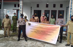 Bhabinkamtibmas Desa Awear Lama Kawal Sekaligus Pam Pembagian BLT