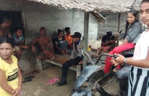 Bhabinkamtibmas Desa Batuputih Sosialisasi No Hotline Polres MTB Tentang Bansos Sekaligus Pencegahan Covid 19