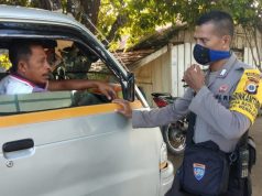 Saat Patroli, Bhabinkamtibmas Desa Batuputih Sambangi Para Sopir Yang Tidak Gunakan Masker