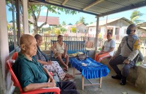 Bhabinkamtibmas Desa Bomaki Lewat Giat Binluh Mengajak Warga Cegah Covid 19