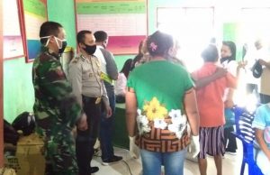 Bhabinkamtibmas Desa Kabiarat Ketat Melaksanakan Pengamanan Giat Pembagian Bansos
