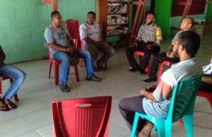 Bhabinkamtibmas Desa Kabiarat Bersama Pemdes Ajak Pemuda Desa Cegah Covid 19