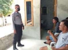 Lewat Giat Door To Door Bhabinkamtibmas Desa Kelaan Sampaikan Maklumat Kapolri Bagi Warganya