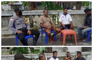 Mencegah Virus Corona, Bhabinkamtibmas Desa Keliobar Sosialisasi Maklumat Kapolri