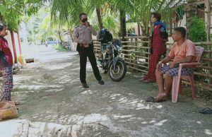 Mencegah Covid 19, Bhabinkamtibmas Desa Lauran Sambangi Warga RT 005/RW 002