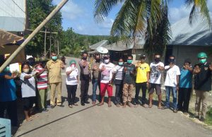 Bhabinkamtibmas Desa Lauran, Pantau Langsung Aktifitas Tim Relawan Covid 19 Desa