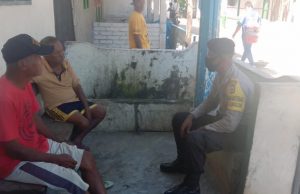 Door To Door Ke Rumah Bapak. E. Faraknimela, Bhabinkamtibmas Desa Lelingluan Sampaikan Pencegahan Covid 19