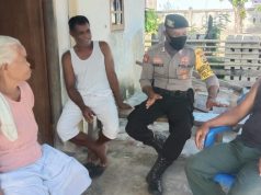 Melaksanakan Giat Door To Door, Bhabinkamtibmas Sambangi Warga Serta Ajak Covid 19