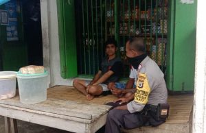 Datangi Warga,Bhabinkamtibmas Desa Lelingluan Sosialisasi Maklumat Kapolri Tentang Cegah Covid 19