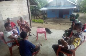Bhabinkamtibmas Dan Babinsa Pada Desa Lermatang Bersinergis Dalam Giat Binluh Cegah Covid 19