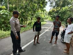 Sambangi Anak – Anak, Bhabinkamtibmas Desa Lorulun Ajak Belajar Dan Cegah Covid 19