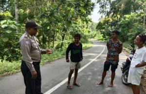 Sambangi Anak – Anak, Bhabinkamtibmas Desa Lorulun Ajak Belajar Dan Cegah Covid 19