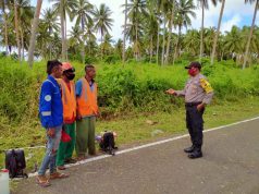 Bhabinkamtibmas Desa Lorulun Ajak Warganya Untuk Tetap Patuhi Anjuran Pemerintah Tentang Cegah Covid 19