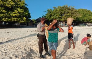 Lewat Binluh, Bhabinkamtibmas Desa Matakus Ajak Warga Lawan Covid 19