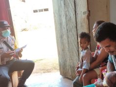 Sambangi Keluarga Bapak Karolus Luturmele, Bhabinkamtibmas Desa Olilit Barat Sosialisasi Maklumat Kapolri