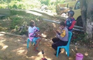 Maklumat Kapolri Tentang Covid 19 Terus Disosialisasikan Bhabinkamtibmas Desa Olilit Timur