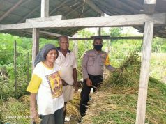Sambangi Warganya Di Kebun, Bhabinkamtibmas Desa Olilit Timur Himbau Warga Kembali Berkebun Serta Cegah Virus Corona