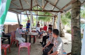 Bhabinkamtibmas Desa Romean Bersama Satgas Covid 19 Siaga Kedatangan KM Sabuk Nusantara 103