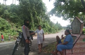 Bhabinkamtibmas Sangliat Krawain Dorong Warganya Berkebun Ditengah Pandemi Covid 19