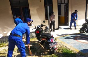 Personil Sat Polair Polres MTB Gotong Royong Bersihkan Lingkungan Ruangan Guna Cegah Covid 19