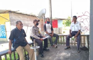 Isi Maklumat Kapolri Terus Disampaikan Oleh Bhabinkamtibmas Desa Sifnana Bagi Warganya