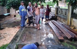 Sinergita Bhabinkamtibmas Dan Babinsa Pada Desa Sifnana Dalam Mencegah Vabjir Dan Covid 19