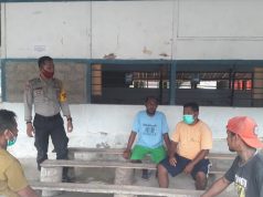 Melihat Warga Duduk Bekerumun,Bhabinkamtibmas Desa Tumbur Sambangi Dan Membubarkan