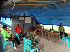 Perketat Keluar Masuk Warga, Bhabinkamtibmas Desa Werain Bersama Babinsa Ajak Warga Cegah Covid 19