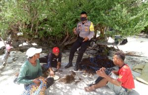 Sambangi Warga, Bhabinkamtibmas Sosialisasi Protokol Pencegahan Covid 19