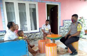 Rutin Menyambangi Warganya,Bhabinkamtibmas Desa Werain Himbau Cegah Covid 19
