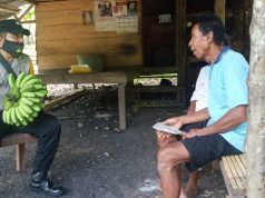 Bhabinkamtibmas Desa Wowonda Mengajak Warga Bercocok Tanam Dan Melawan Covid 19