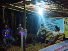 Bhabinkamtibmas Pantau Langsung Giat Masyarakat Pada Posko Covid 19