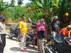 Bhabinkamtibmas Desa Wowonda Saat Kinjungi Posko ,Ajak Warga Cegah Covid 19
