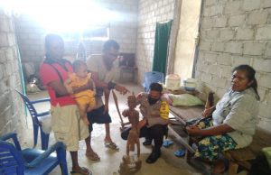 Sambangi warga Pengrajin Ukiran, Bhabinkamtibmas Amdasa ajak Giat bercocok tanam