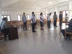 Bhabinkamtibmas dan Babinsa Lermatang hadiri sekaligus amankan giat Pelantikan Panitia Pilkades