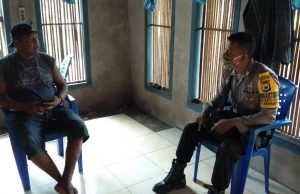 Bhabinkamtibmas Batu Putih sambangi warga dan sampaikan pesan – pesan Kamtibmas patuhi Protokol Covid -19
