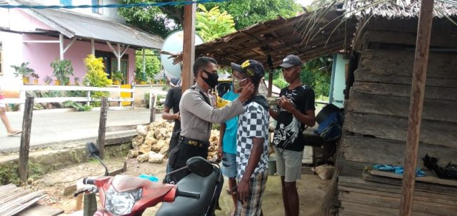 Bhabin Batu Putih_bagi masker