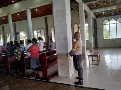 Bhabinkamtibmas Bomaki hadir dan amankan giat Ibadah