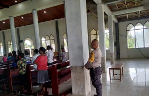 Bhabinkamtibmas Bomaki hadir dan amankan giat Ibadah