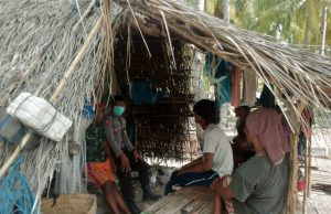 Sambangi warga di Tnyafar Arausu, Bhabinkamtibmas Eliasa sampaikan New Normal