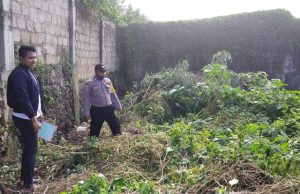 Bhabinkamtibmas Kelurahan Saumlaki amankan giat pengukuran lahan