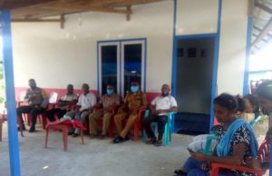 Bhabinkamtibmas Latdalam bersama Babinsa amankan giat Penjaringan Kades
