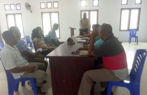 Bhabinkamtibmas Latdalam hadiri dan amankan Giat Rapat Musyawarah Pembahasan BLT dan BST