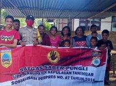 Bhabinkamtibmas Lauran Sosialisasikan Perpres 87 tahun 2016 ( Saber Pungli ) kepada Warga
