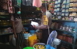 Bhabinkamtibmas Lermatang giat Sosialisasi Skenario New Normal kepada pemilik usaha