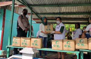 Bhabinkamtibmas Desa Olilit Barat amankan giat Pembagian Sembako di Desa