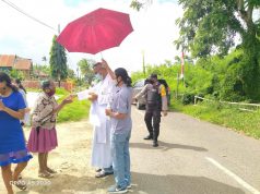 Misa Perayaan Ekaristi Kudus dan Pembagian Komuni di Desa Olilit Timur mendapatkan pengamanan dari Bhabinkmatibmas