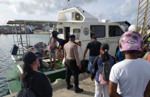 Bhabinkamtibmas Perairan Saumlaki Sambangi KM. Jasi dan berikan Pesan Kamtibmas