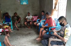 Bhabinkamtibmas Romean kunjungi Keluarga Dakdakur dan sampaikan New Normal