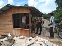 Bapak Jemmy Awear mendapatkan kunjungan dan Sosialisasi New Normal dari Bhabinkamtibmas Sangliat Krawain